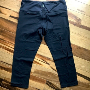 Lululemon Cropped Black Leggings 10 EUC‎